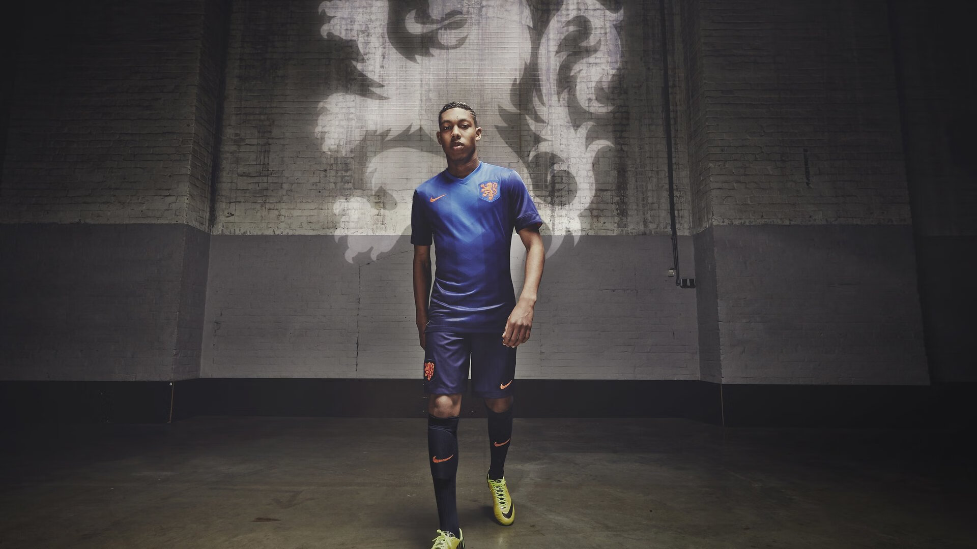 九游官网入口-假球阴影：足球裁判问题引发全民关注，足球最著名的假球事件